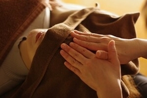 ドライヘッドマッサージ　巡りを整える頭ほぐし — 緊張がほどけて、ふっと出る“大きな息”のために —