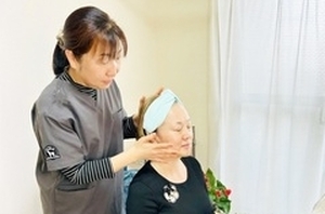 椅子スタイルのフェイシャル＆ヘッドケア　息づく素肌 ひとめぐり— めぐりを整え、素肌が息を吹き返す —